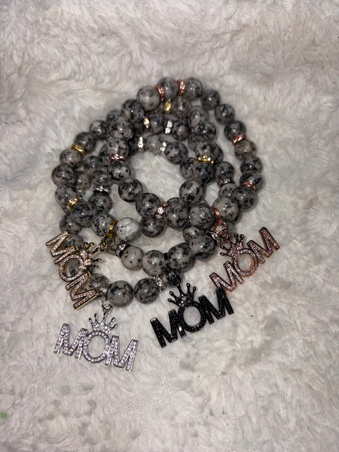Mom = Queen