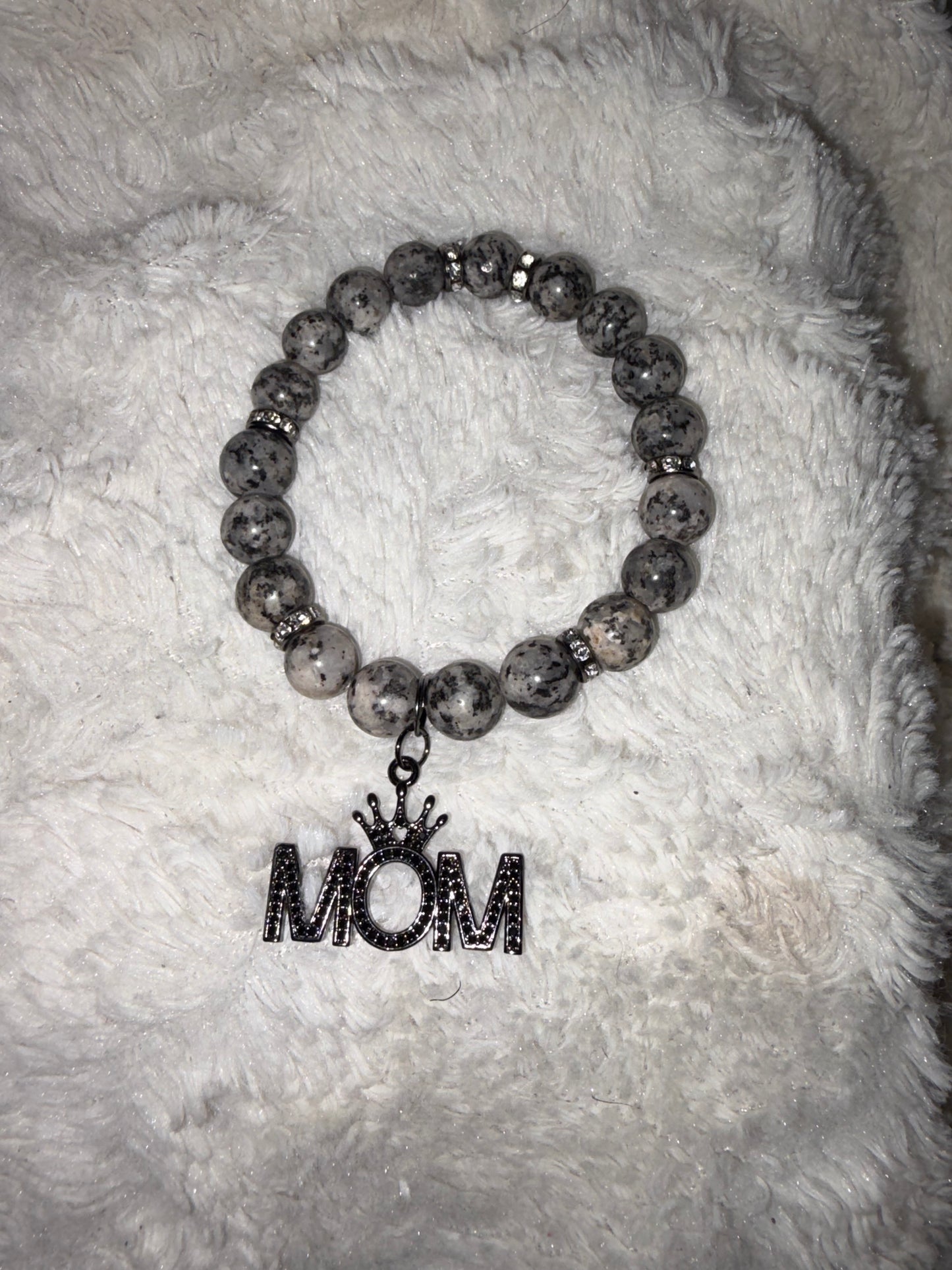 Mom = Queen